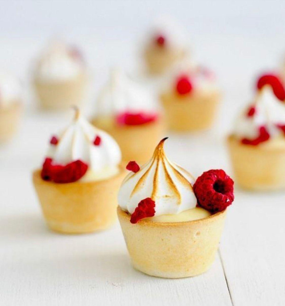 Mini tartaletas de limón y merengue tostado